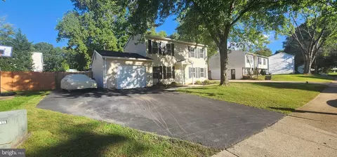 5623 Saint Charles Dr, Woodbridge, VA 22193