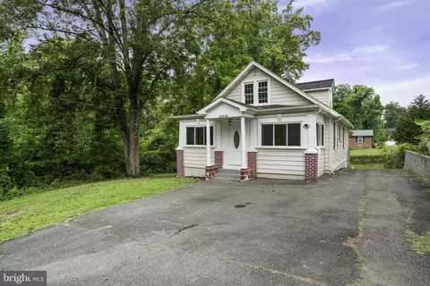 19316 Weaver Rd, Triangle, VA 22172