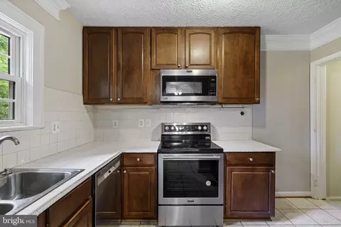 19316 Weaver Rd, Triangle, VA 22172 photo 13