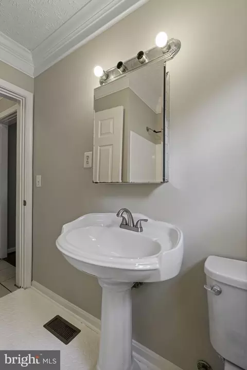 19316 Weaver Rd, Triangle, VA 22172 photo 17