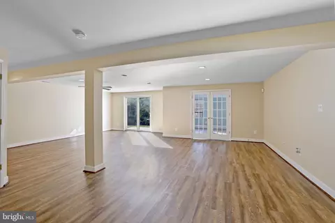 Living - 13085 Ormond Dr, Bristow, VA 20136 photo 3 of 4