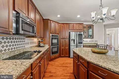 Kitchen - 5513 Victory Loop, Manassas, VA 20112 photo 5 of 8