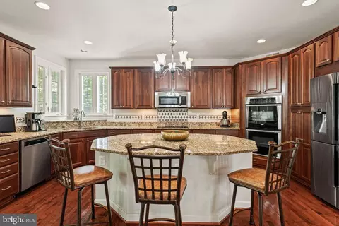 Kitchen - 5513 Victory Loop, Manassas, VA 20112 photo 4 of 8