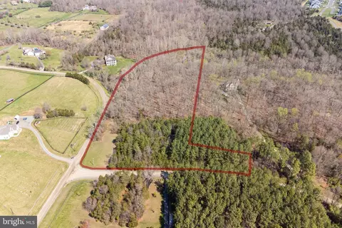 13460 Stonewall Farms Dr, Haymarket, VA 20169