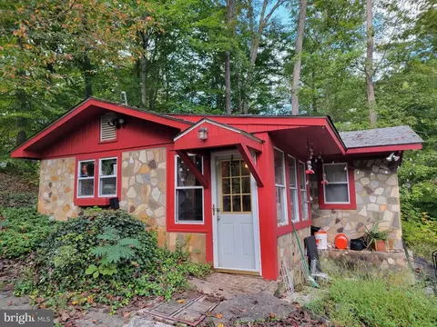 7717 Lake Dr, Manassas, VA 20111
