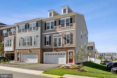 10562 Waterbury Woods Way, Manassas, VA 20112