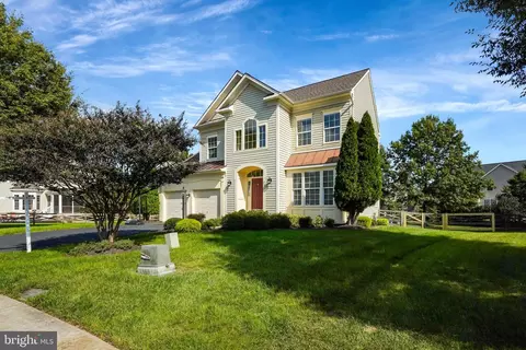 9573 Loma Dr, Bristow, VA 20136
