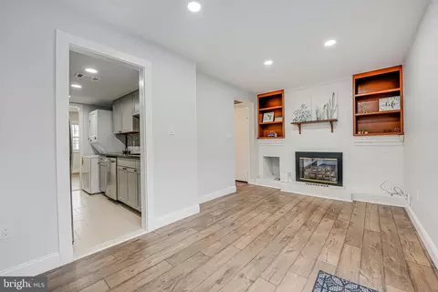 Living - 2404 Kilpatrick Pl, Dumfries, VA 22026 photo 5 of 7