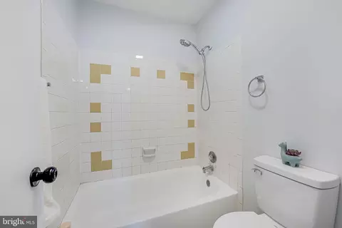 Bath - 2404 Kilpatrick Pl, Dumfries, VA 22026 photo 3 of 4