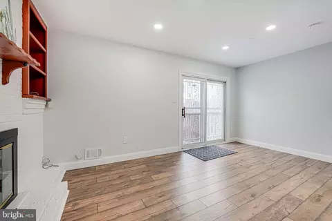 Living - 2404 Kilpatrick Pl, Dumfries, VA 22026 photo 6 of 7