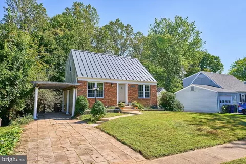 14513 Silverdale Dr, Woodbridge, VA 22193