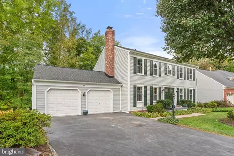 4979 Manor House Ct, Woodbridge, VA 22193