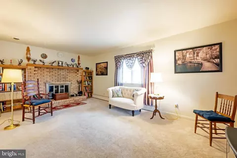 18920 Barnette Cir, Triangle, VA 22172 photo 4