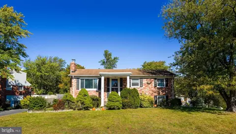 14821 Dillon Ave, Woodbridge, VA 22193