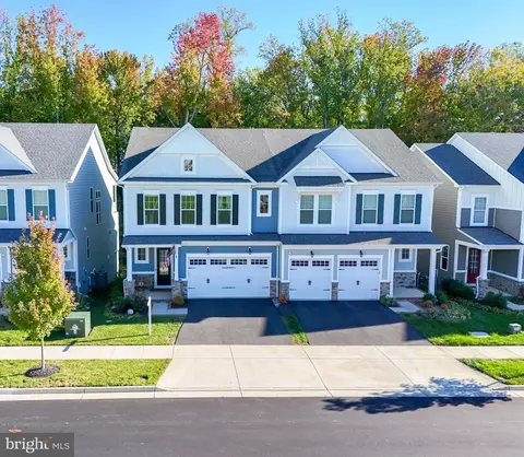 17831 Woods Overlook Dr, Dumfries, VA 22026