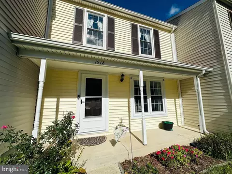1918 Pohick Creek Ct, Woodbridge, VA 22192