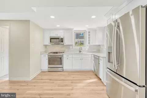 15000 Illinois Rd, Woodbridge, VA 22191