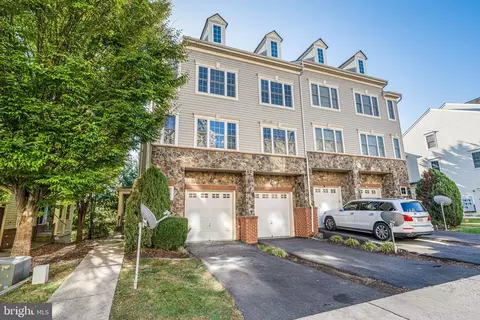 16829 Nuttal Oak Pl, Woodbridge, VA 22191