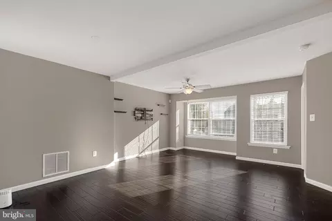 Living - 17381 Sligo Loop, Dumfries, VA 22026 photo 2 of 4