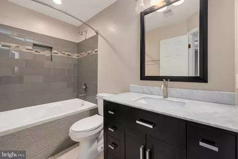 Bath - 17381 Sligo Loop, Dumfries, VA 22026 photo 1 of 2