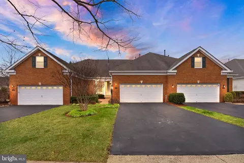 5132 Curran Creek Dr, Haymarket, VA 20169