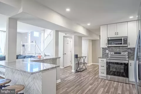 Kitchen - 18904 White Oak Dr, Triangle, VA 22172 photo 4 of 5
