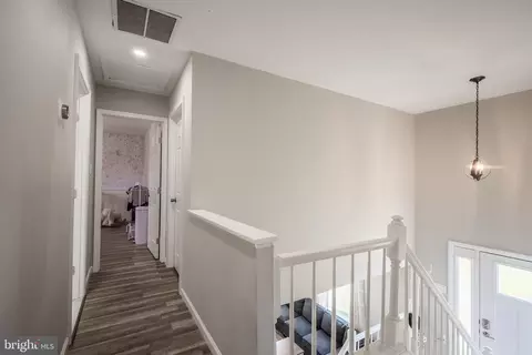 Entry Way - 18904 White Oak Dr, Triangle, VA 22172 photo 9 of 11