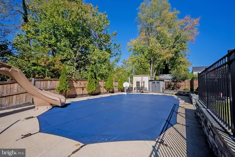Exterior - 18904 White Oak Dr, Triangle, VA 22172 photo 7 of 11