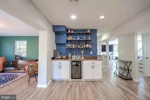 Entry Way - 18904 White Oak Dr, Triangle, VA 22172 photo 5 of 11