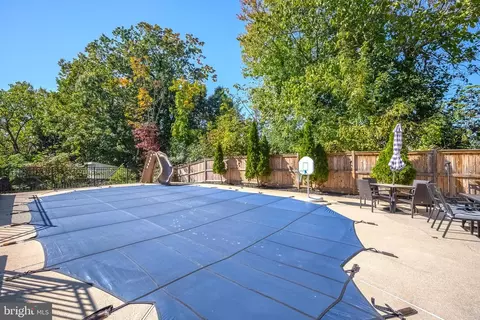 Exterior - 18904 White Oak Dr, Triangle, VA 22172 photo 10 of 11