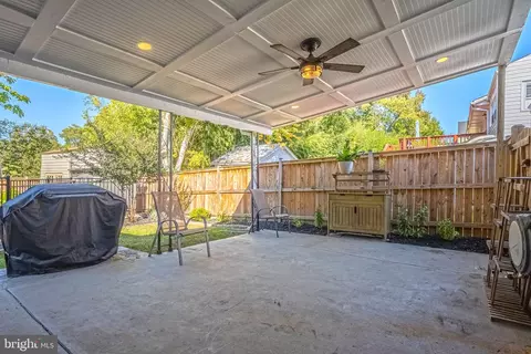 Exterior - 18904 White Oak Dr, Triangle, VA 22172 photo 2 of 11