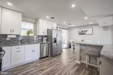 Kitchen - 18904 White Oak Dr, Triangle, VA 22172 photo 5 of 5