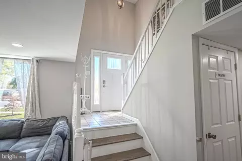 Entry Way - 18904 White Oak Dr, Triangle, VA 22172 photo 8 of 11