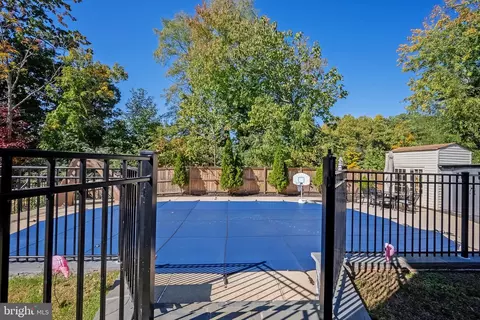 Exterior - 18904 White Oak Dr, Triangle, VA 22172 photo 6 of 11
