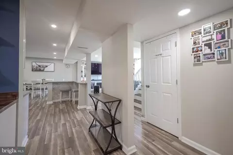Entry Way - 18904 White Oak Dr, Triangle, VA 22172 photo 6 of 11