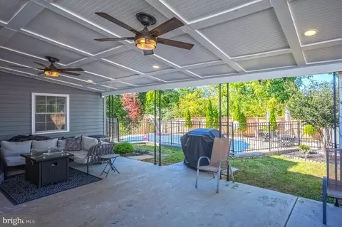 Exterior - 18904 White Oak Dr, Triangle, VA 22172 photo 11 of 11