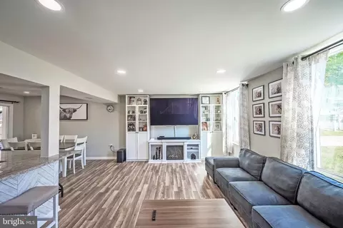 Other - 18904 White Oak Dr, Triangle, VA 22172 photo 5 of 10