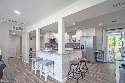 Kitchen - 18904 White Oak Dr, Triangle, VA 22172 photo 1 of 5