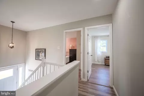 Entry Way - 18904 White Oak Dr, Triangle, VA 22172 photo 10 of 11