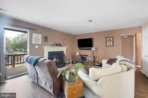 10933 Postern Ct, Manassas, VA 20109 photo 2