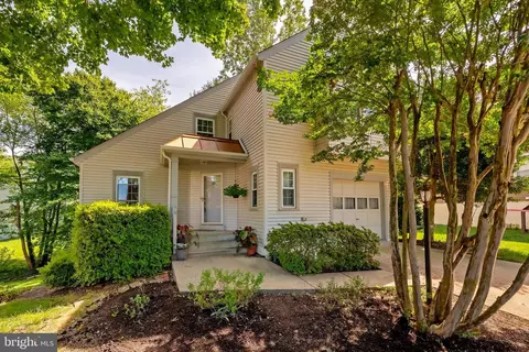 12229 Dapple Gray Ct, Woodbridge, VA 22192