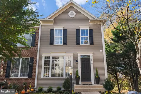 8919 Stable Forest Pl, Bristow, VA 20136