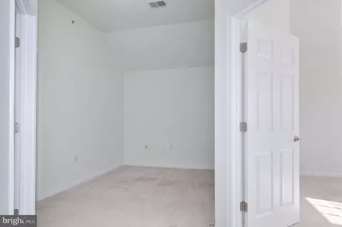 Bedroom - 6807 Sabbarton Pl, Gainesville, VA 20155 photo 4 of 9