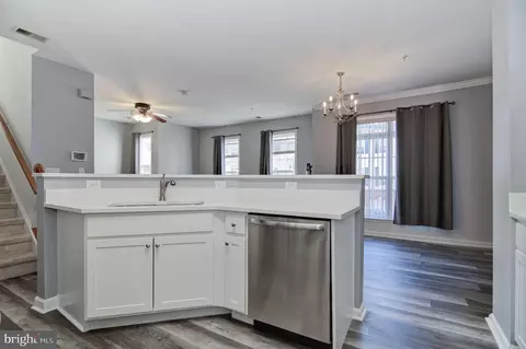Kitchen - 6807 Sabbarton Pl, Gainesville, VA 20155 photo 3 of 3