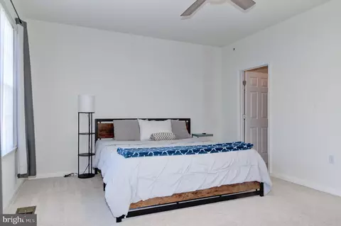 Bedroom - 6807 Sabbarton Pl, Gainesville, VA 20155 photo 2 of 9