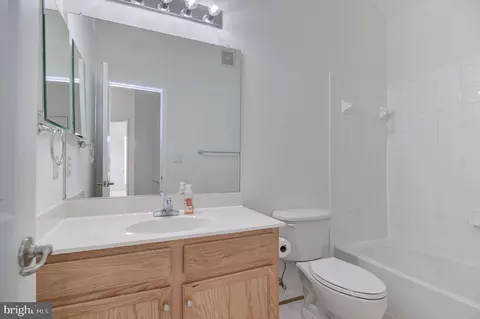 Bath - 6807 Sabbarton Pl, Gainesville, VA 20155 photo 2 of 2