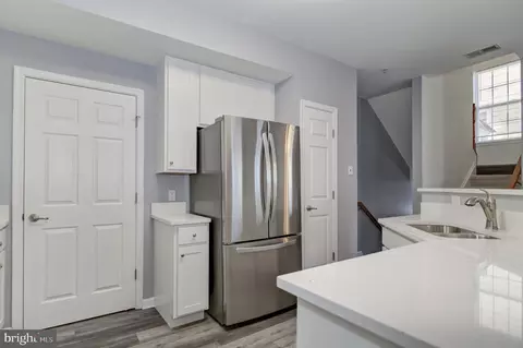 Kitchen - 6807 Sabbarton Pl, Gainesville, VA 20155 photo 2 of 3