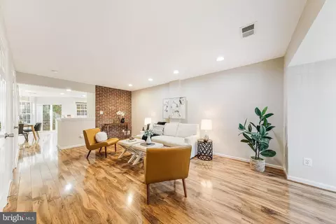 8870 Stable Forest Pl, Bristow, VA 20136 photo 4