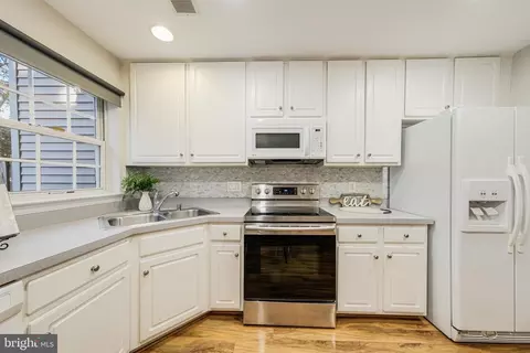8870 Stable Forest Pl, Bristow, VA 20136 photo 12