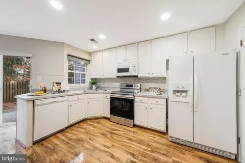 8870 Stable Forest Pl, Bristow, VA 20136 photo 11